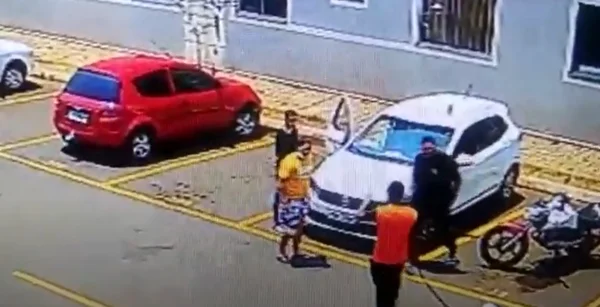 Briga em condomínio após discussão de trânsito em Valparaíso de Goiás