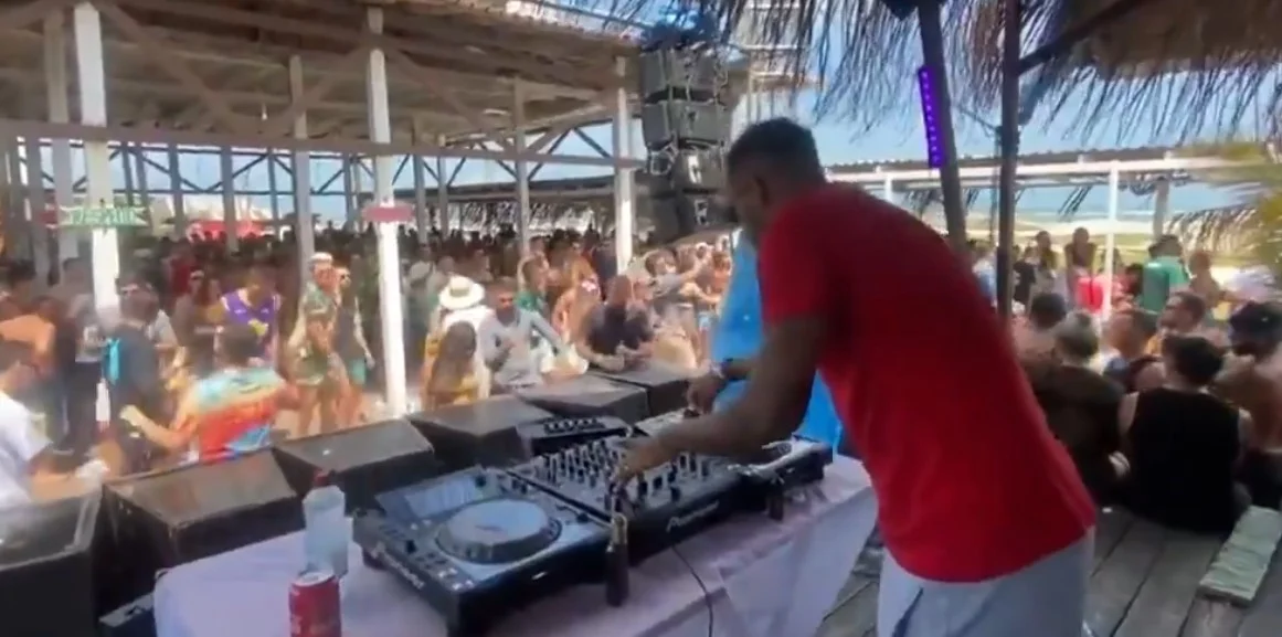 Festa em praia de rio no Pará Festa em praia de rio no Pará
