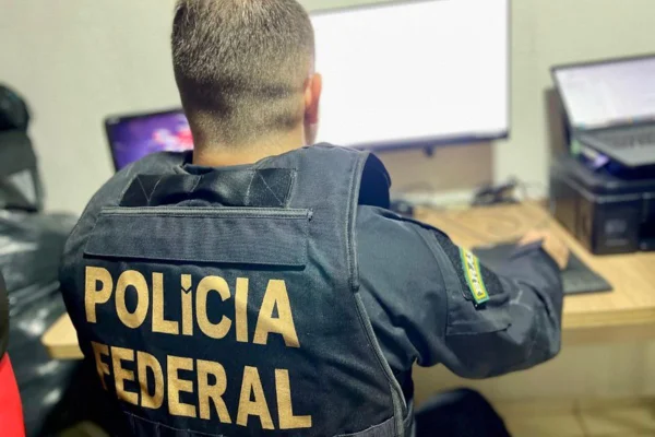Operação Kore apura o compartilhamento de imagens de abuso sexual infantojuvenil. Um mandado de busca e apreensão foi cumprido em Mauá - Metrópoles