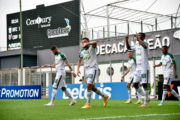 América derrota Athletico-PR em casa