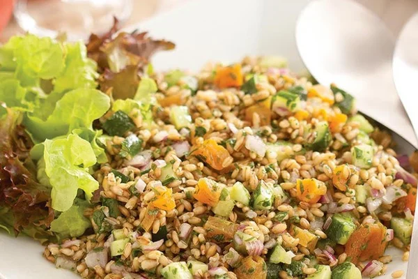 Aprenda a preparar uma fácil e saborosa salada de cevadinha