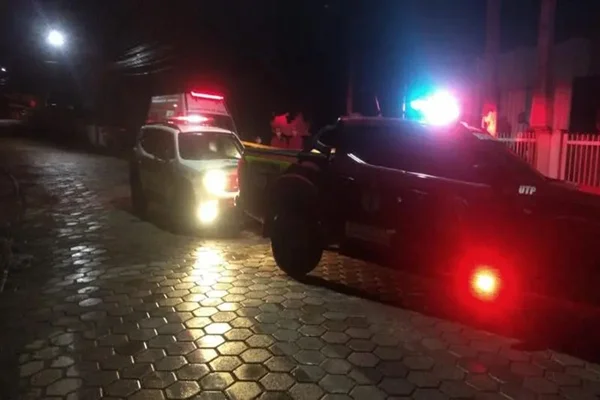 Carros da polícia de Ilhota, Santa Catarina - Metrópoles