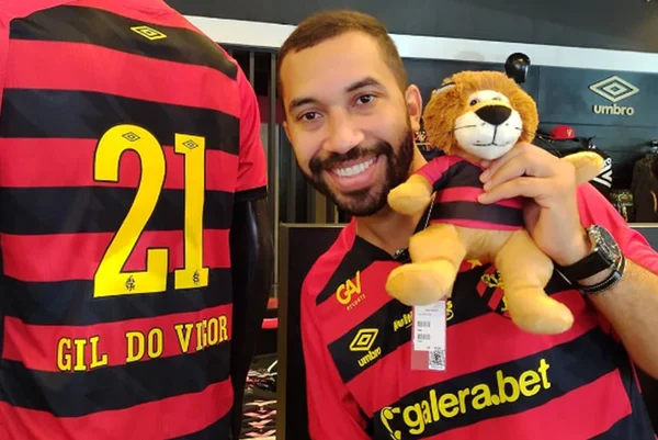 Gil do Vigor com a camisa do Sport
