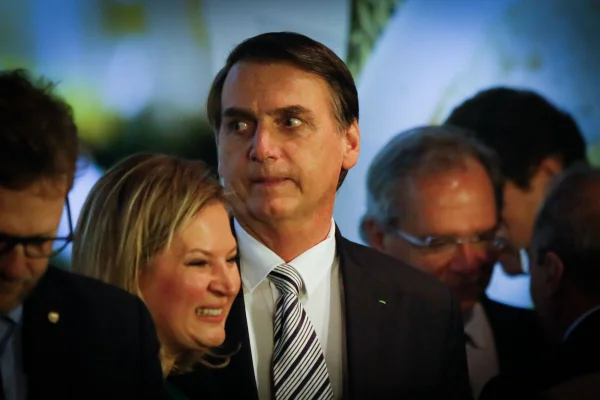 Vídeo: Joice Hasselmann põe em dúvida facada em Jair Bolsonaro