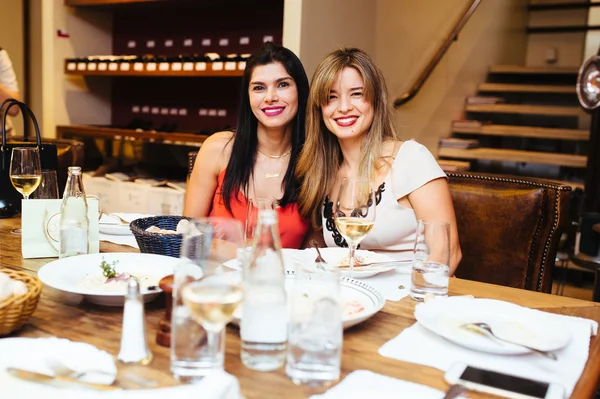 Claudia Andrade e Tarcila Gomes Claudia Andrade e Tarcila Gomes