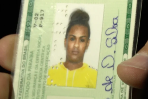 Transexual achada morta em quarto de pousada foi estrangulada com toalha