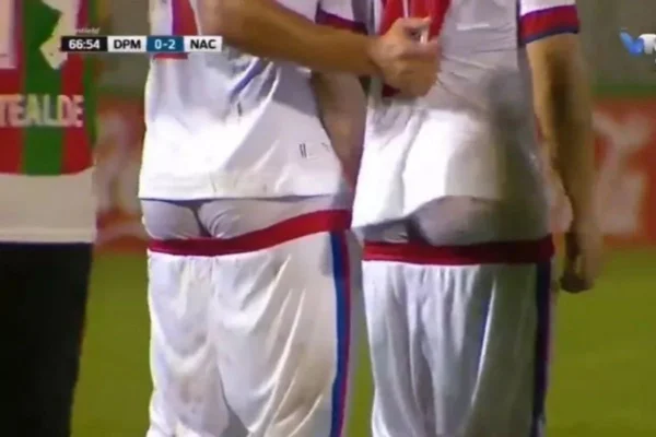 Jogadores com a bunda de fora
