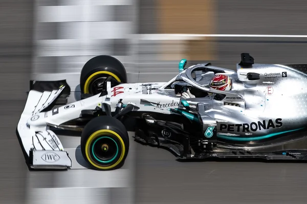 Hamilton aproveita problemas da Ferrari e faz a pole no GP da Alemanha