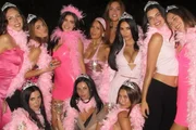 Kendall Jenner, Kim Kardashian e Khloé Kardashian estiveram presentes, além de outras estrelas Kendall Jenner, Kim Kardashian e Khloé Kardashian estiveram presentes, além de outras estrelas
