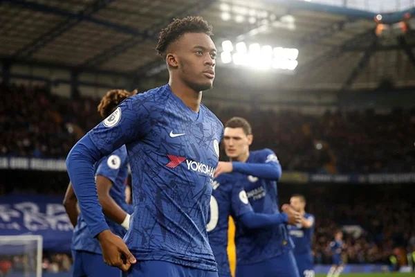 Hudson-Odoi com a camisa do Chelsea