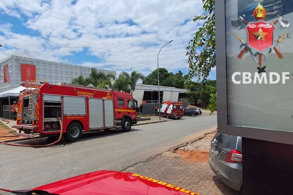 Incêndio em casa de festas no DF deixa homem intoxicado por fumaça - destaque galeria Incêndio em casa de festas no DF deixa homem intoxicado por fumaça - destaque galeria