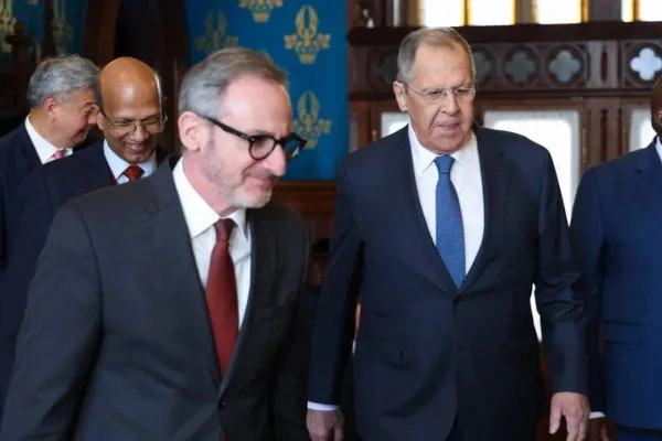 Lavrov recebe embaixadores dos Brics na Rússia para almoço