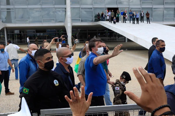 Jair Bolsonaro vai a ato na Esplanada