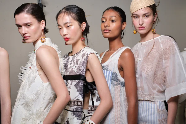 moda anos 20 1920 art deco tendência fashion - metrópoles