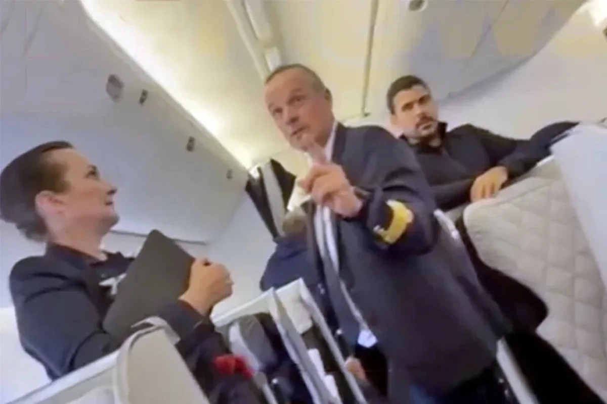 Família é expulsa por comandante em voo da Air France Família é expulsa por comandante em voo da Air France