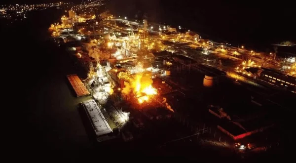 Explosão em fábrica de produtos químicos deixa dois feridos nos EUA