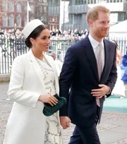 Segundo o jornal The Sun, a ex-artiz deve quebrar uma tradição familiar de 40 anos ao optar por não ter o bebê no mesmo hospital onde Kate Middleton e a princesa Diana deram à luz Segundo o jornal The Sun, a ex-artiz deve quebrar uma tradição familiar de 40 anos ao optar por não ter o bebê no mesmo hospital onde Kate Middleton e a princesa Diana deram à luz