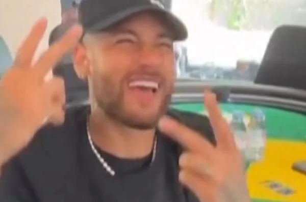 Vídeo do Le Parisien explica por que eleitores estão xingando Neymar