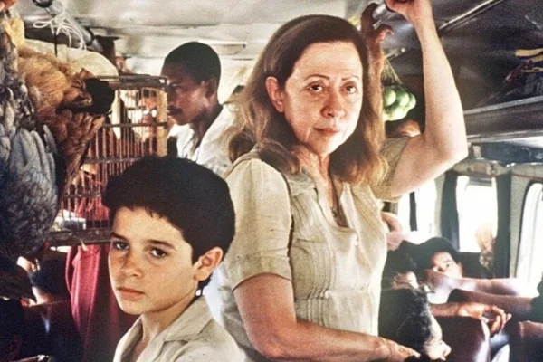 Fernanda Montenegro e Vinícius de Oliveira em Central do Brasil
