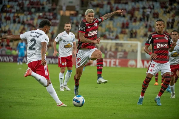 Flamengo encerra primeira fase da Libertadores vencendo peruanos