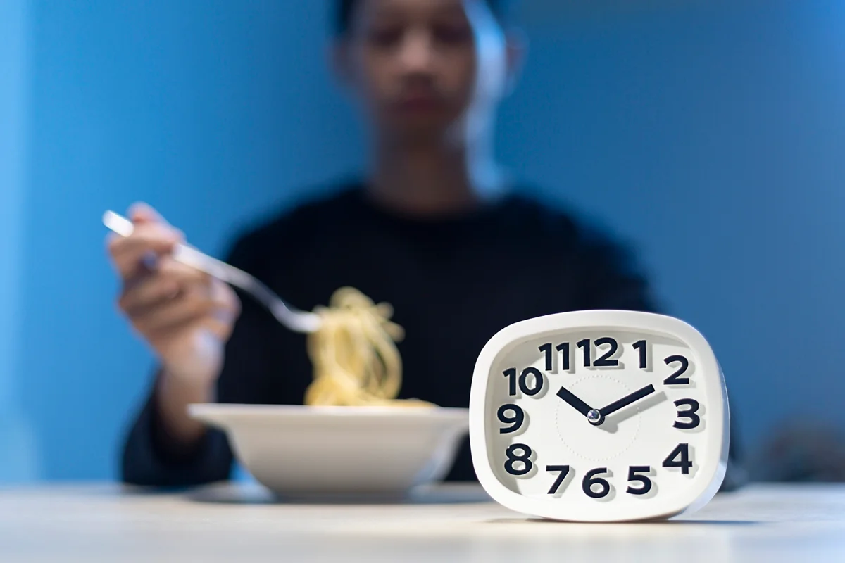 Alimentar-se pouco tempo antes de dormir afeta a qualidade do sono Alimentar-se pouco tempo antes de dormir afeta a qualidade do sono