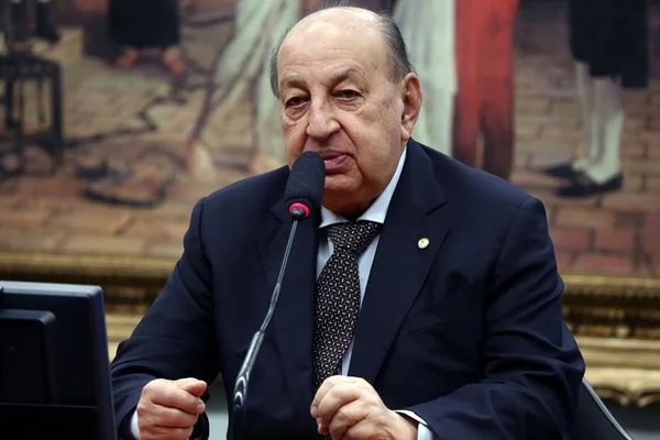 Morre, aos 85 anos, o ex-deputado federal Simão Sessim