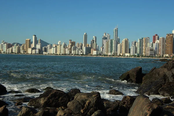 Imagem colorida de Balneário Camburiu coberturas - Metrópoles