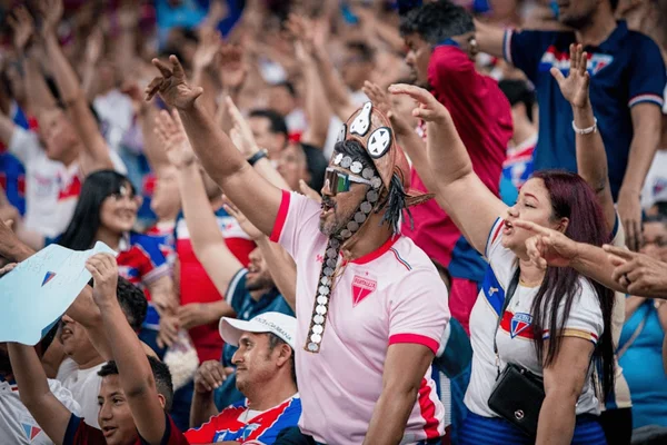 Torcida do Fortaleza no Estádio Castelão