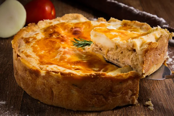 Torta de frango: megacremosa e rápida, esta receita é irresistível