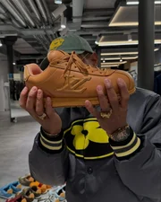 Modelo que supostamente copia o Nike Cortez