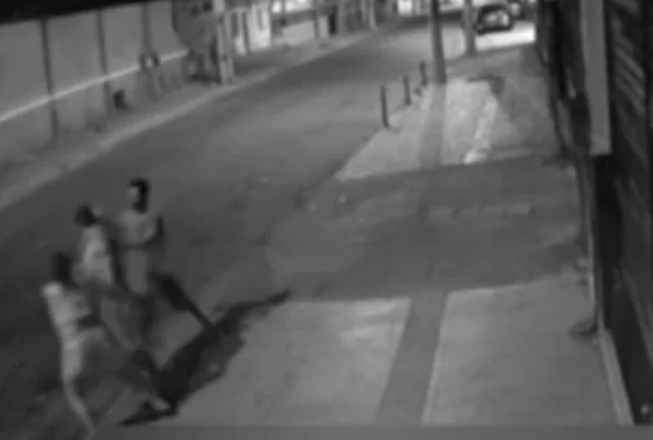 Cenas fortes: vídeo mostra idosa espancada até a morte no Rio