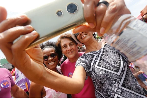 Eliana critica pesquisas eleitorais e aumenta ritmo de campanha no DF