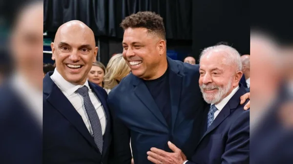 Ministro Alexandre de Moraes, ex-jogador Ronaldo Fenômeno e o presidente Lula