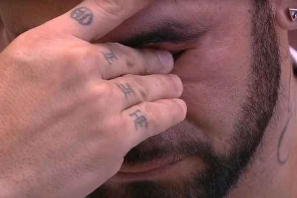 BBB20: chamado de machista, Hadson chora e diz que será pai