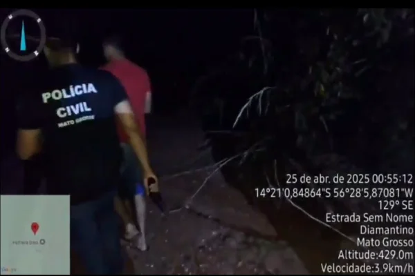 Vídeo mostra momento em que polícia encontra corpo de jovem