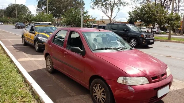 Detran-DF apreende carro com débitos de mais de R$ 86 mil