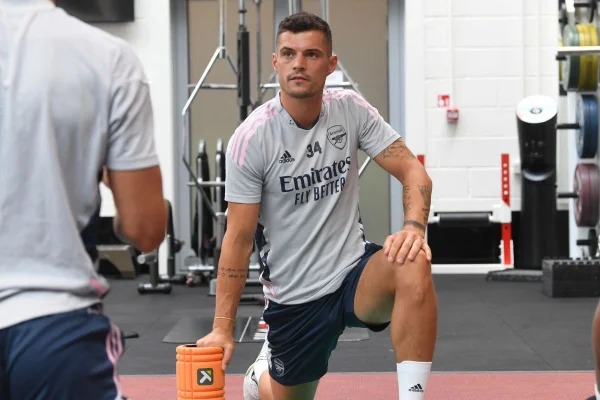 Xhaka, do Arsenal, é investigado por envolvimento com máfia de apostas