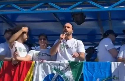 Deputada aciona PGR e STF por fala de Eduardo Bolsonaro contra professores