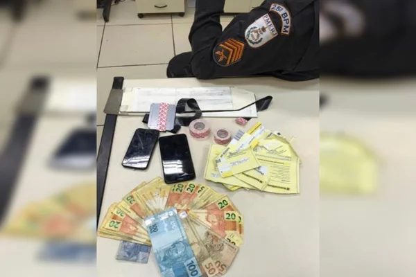 Homens são presos com aparelho que ajuda a dar golpes em caixas eletrônicos