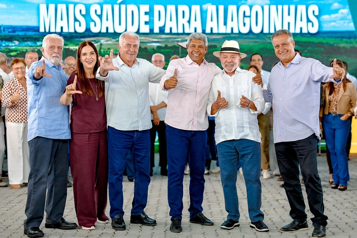 Presidente Lula durante anúncio sobre a inauguração do Hospital Estadual do Litoral Norte e entrega de veículos do Ministério da Saúde e do Ministério da Educação, em Alagoinhas - BA Presidente Lula durante anúncio sobre a inauguração do Hospital Estadual do Litoral Norte e entrega de veículos do Ministério da Saúde e do Ministério da Educação, em Alagoinhas - BA