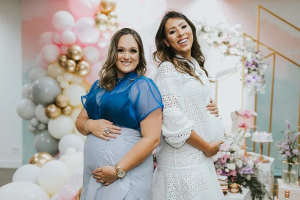 Dose dupla! Clara Lima e Ludmila Sá Teles realizam chá de fraldas
