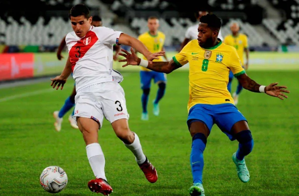 Brasil vence o Peru e mantém liderança do grupo B da Copa América