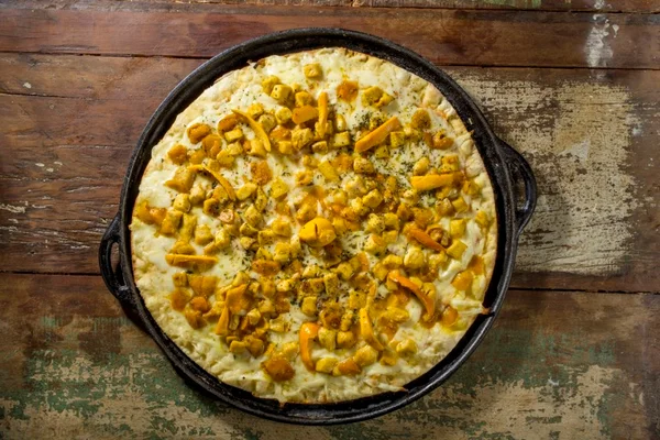 Amado e odiado, o pequi está na receita de bolinho, nhoque e até de pizza