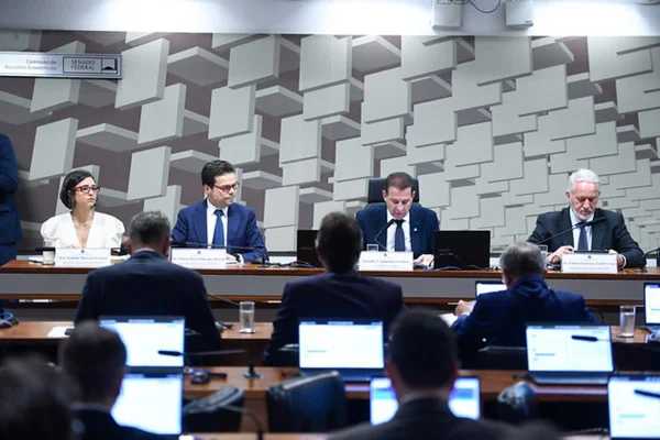 Foto colorida de sabatina de indicados a diretorias do Banco Central - Merópoles