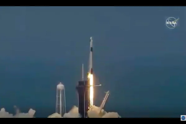 Foguete da Space X decola rumo à Estação Espacial Internacional