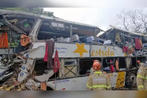 Ônibus que matou 10 ao tombar no RJ fazia viagem clandestina, diz ANTT