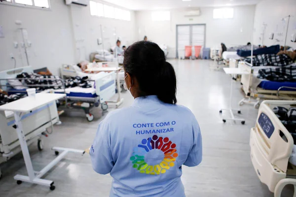 Com o objetivo de humanizar o atendimento, o Prontuário Afetivo do Hospital Cidade do Sol (HSol) vem encantando os pacientes com o objetivo de realizar o estreitamento de laços entre profissionais, pacientes e familiares registrando detalhes de pacientes como apelido e preferência musical, para que a pessoa atendida não seja vista apenas por sua patologia, mas pelos aspectos que o definem como pessoa.