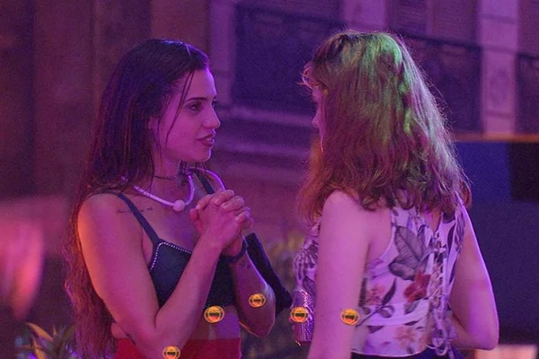 BBB18: Após beijar Breno, Paula se justifica com Ana Clara