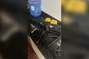 Homem é preso com fuzil e 1 tonelada de maconha escondidos em banheiro - imagem 4 Homem é preso com fuzil e 1 tonelada de maconha escondidos em banheiro - imagem 4