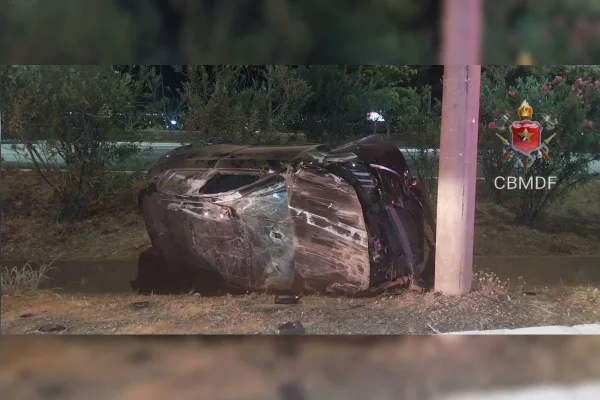 Foto colorida de acidente na EPTG